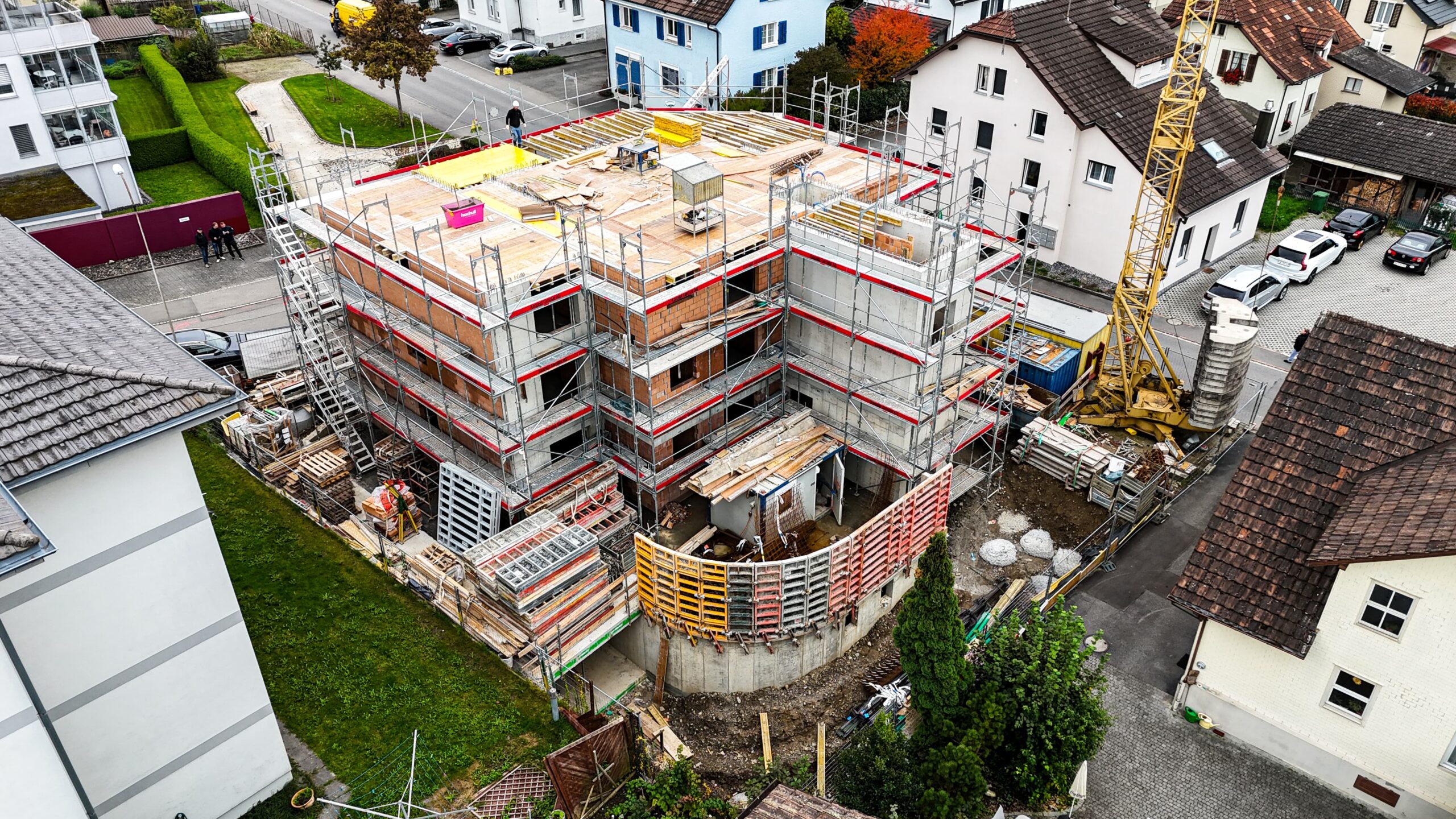 Foto des Mehrfamilienhauses in Gigerstrasse 8, 5734 Reinach, seitliche Aussenansicht