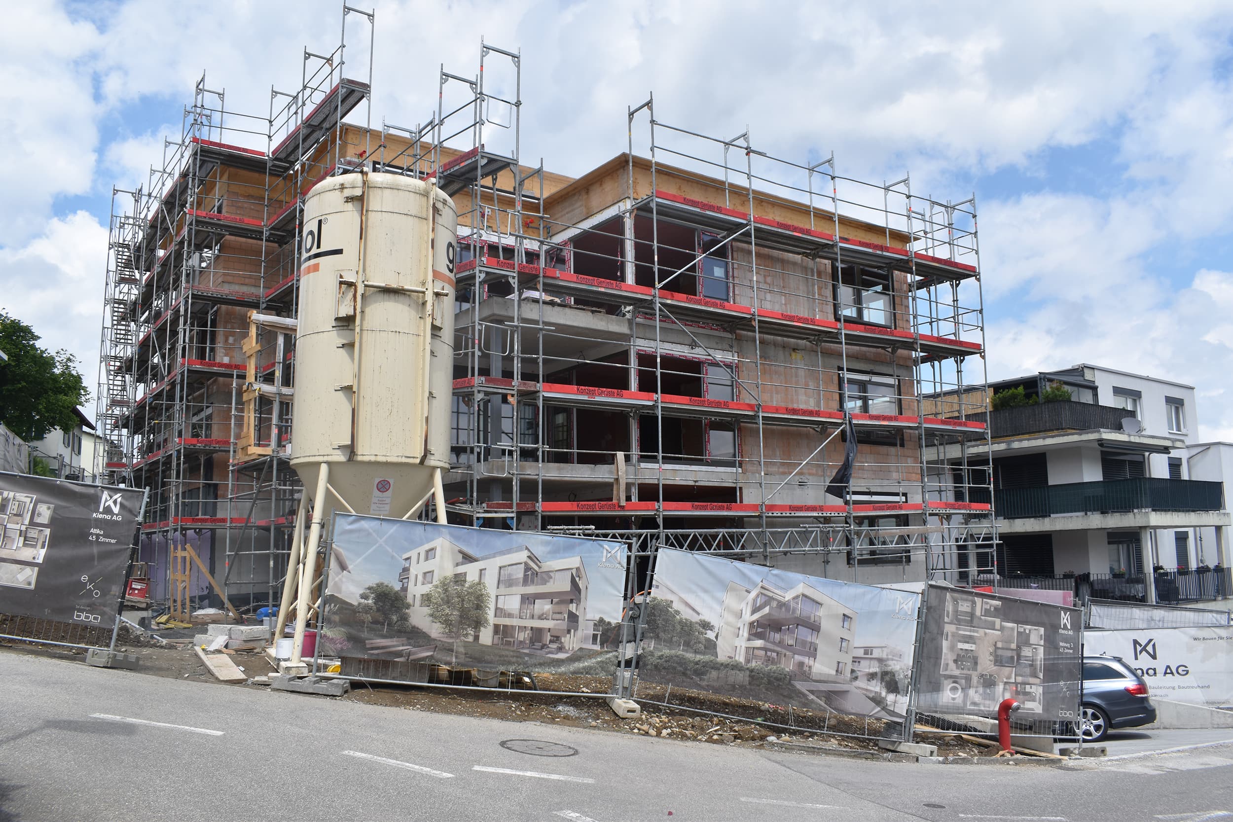 Foto des Mehrfamilienhauses in Winkelstrasse 26, 5734 Reinach, komplette Aussenansicht